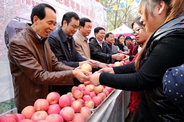 来，尝尝咱们的科研成果