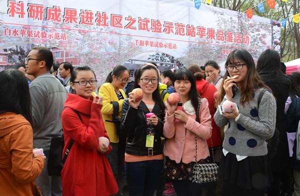为我们留念吧